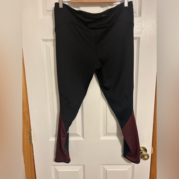 2 Pairs of XL leggings: bundle includes-Adidas and offline by aerie - Picture 4 of 10